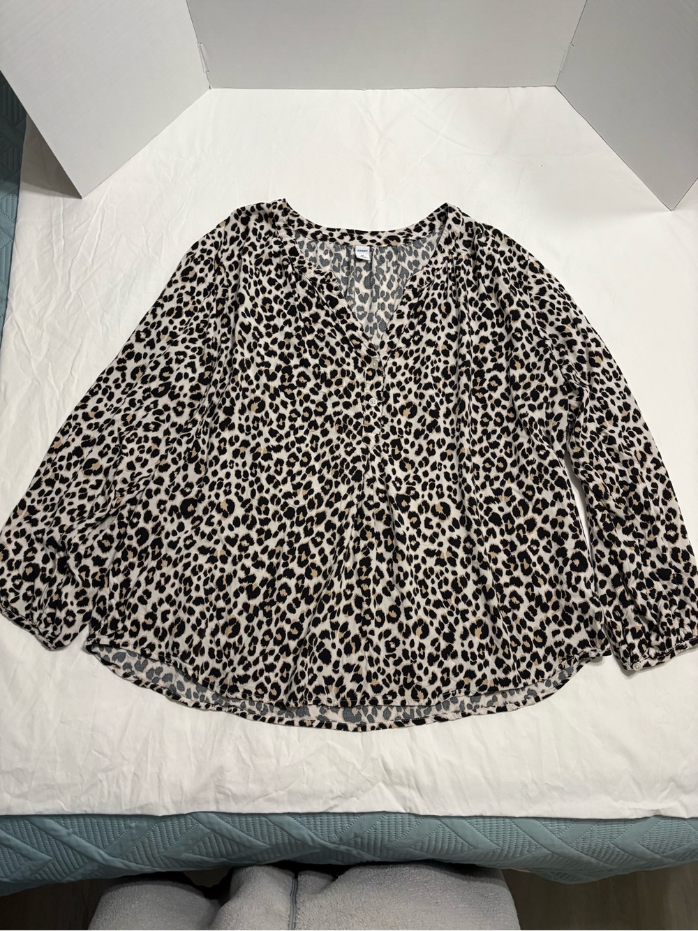 Old Navy Leopard Print V-Neck Blouse - Black & Cream Long Sleeves Size XXL